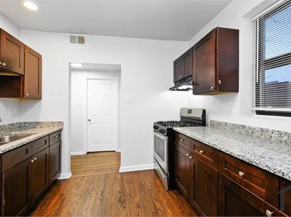 7527 S Kingston Ave #1E, Chicago, IL 60649