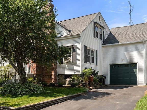 2nd image of 8 Cardinal Rd