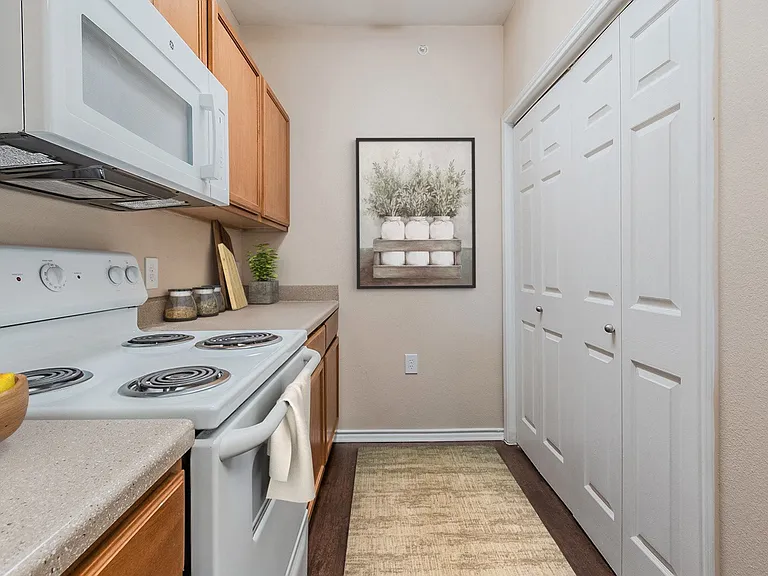 Rosemont at Mayfield Villas — Photo 9