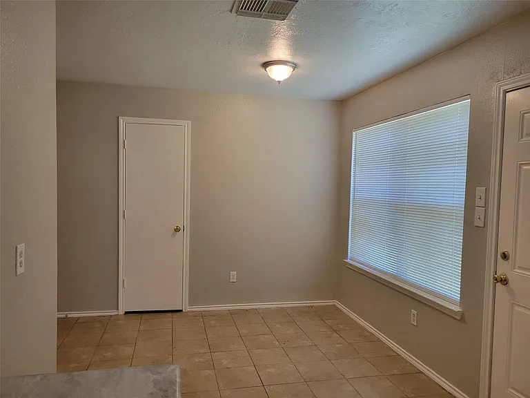 6055 Green Heather Ln — Photo 10