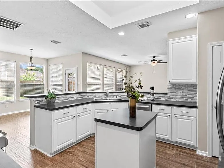 9722 Therrell Dr — Photo 6