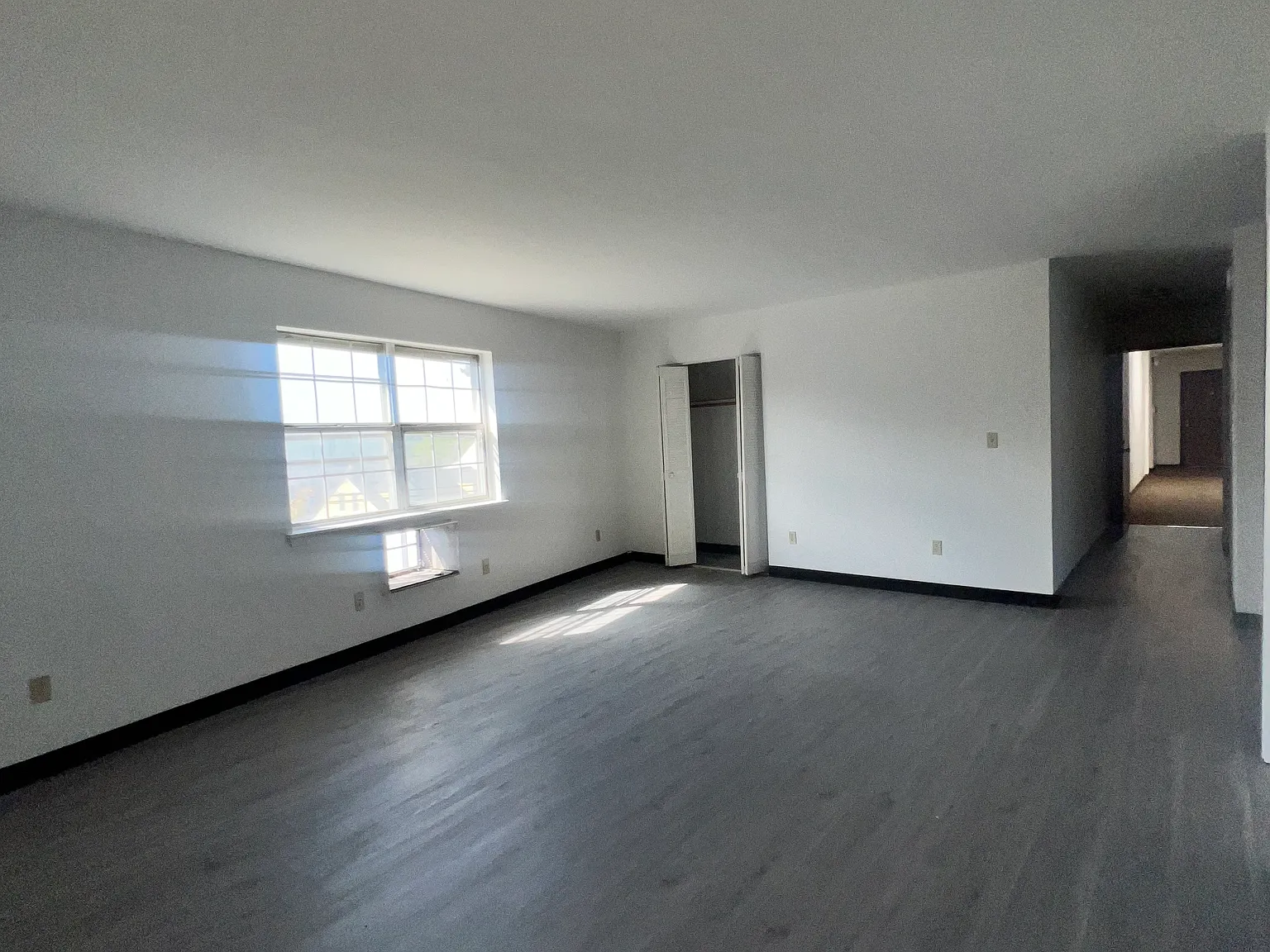 3 bed, 1200 sqft, $2,400 — Photo 2