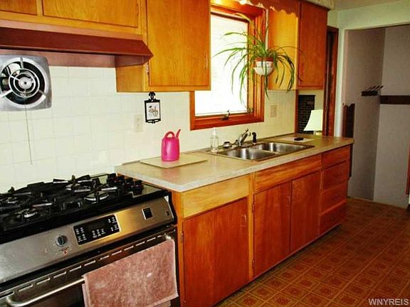 2nd image of 83 Louise Dr
