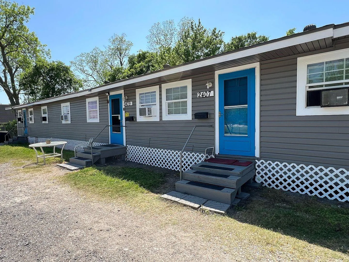 2 bed, 1.0 bath, 4200 sqft, $995 — Photo 1