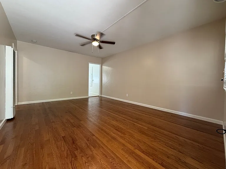 3109 Jarvis St — Photo 4