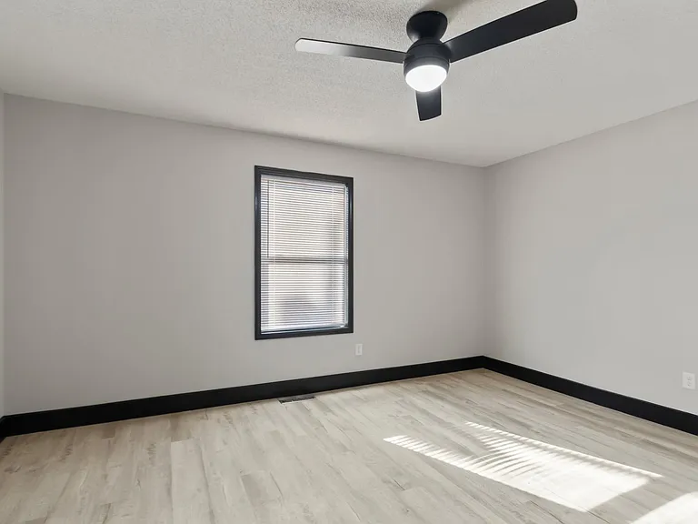 1516 W Meadow St — Photo 15