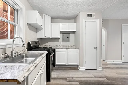 592 Cooper St SW #2 Photo 1