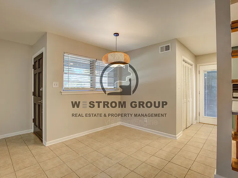 3905 Sanguinet St — Photo 8