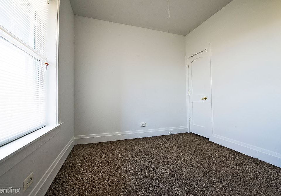 6033 S Vernon Ave Apartments Chicago Bedroom_04