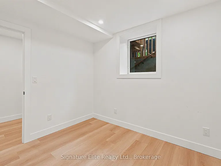 46 Byng Ave #LOWER — Photo 12