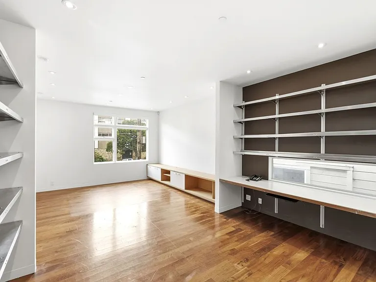 1076 S Van Ness Ave — Photo 20