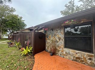 318 Briarwood Cir #3-17, Hollywood, FL 33024