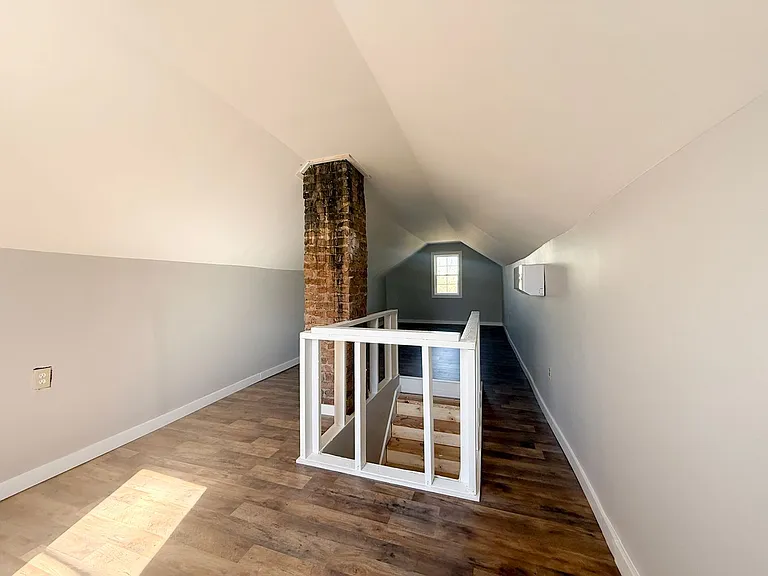 158 King St — Photo 24