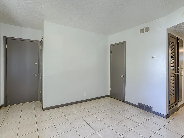 4513 Lafayette Ave #4 — Photo 9