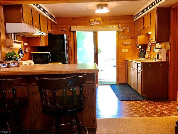 5th image of 110 Maple Dr