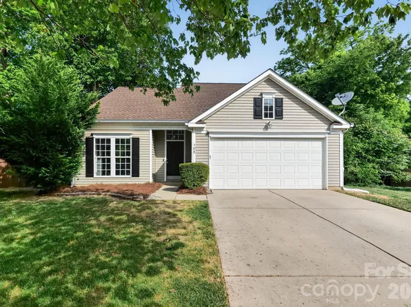 105 N Willow Ct, Mount Holly, NC 28120