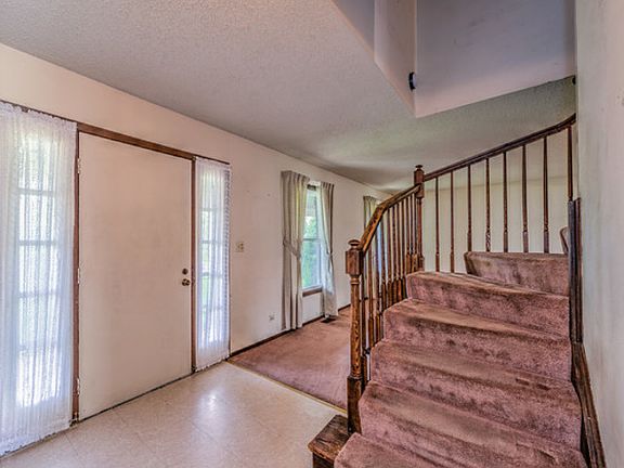 5th image of 1123 Monroe Dr