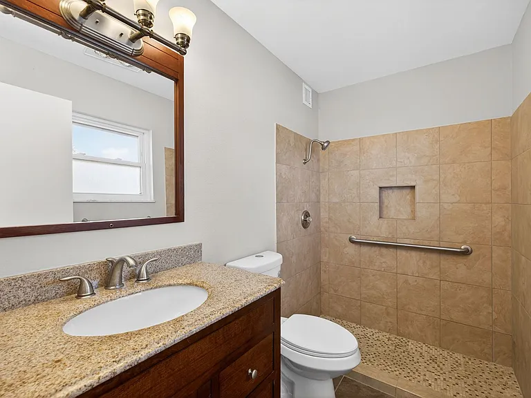 1528 Chevy Chase Dr — Photo 13
