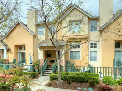 353 Snyder Ln, Mountain View, CA, 94043