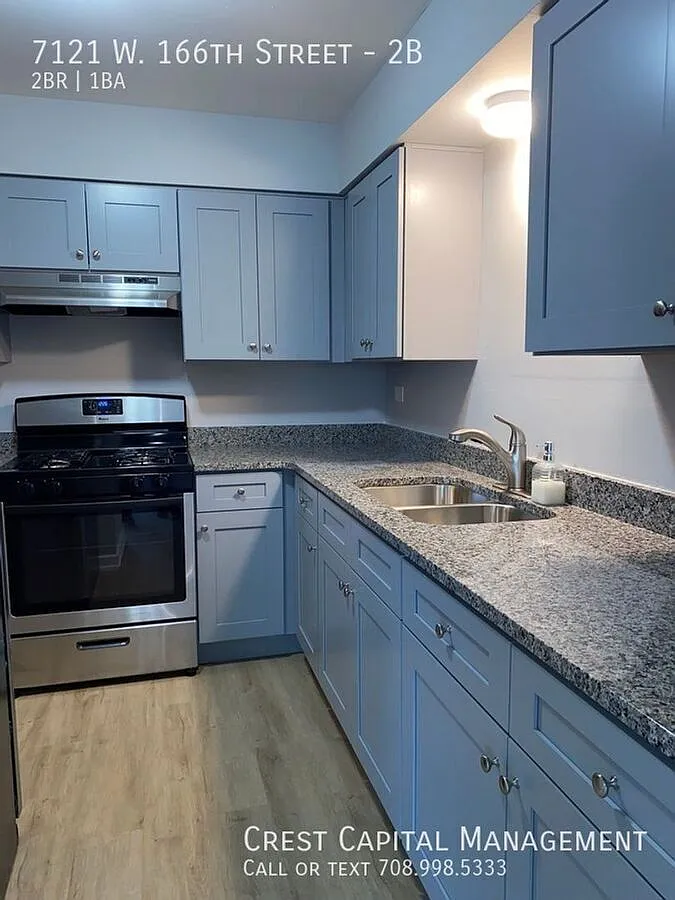 Charming 2-Bedroom Apartment in the Heart of Tinley Park 7121 W 166th St — Photo 2