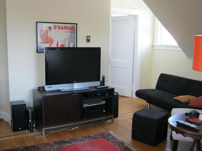 2nd image of 431 Lloyd Ave #3