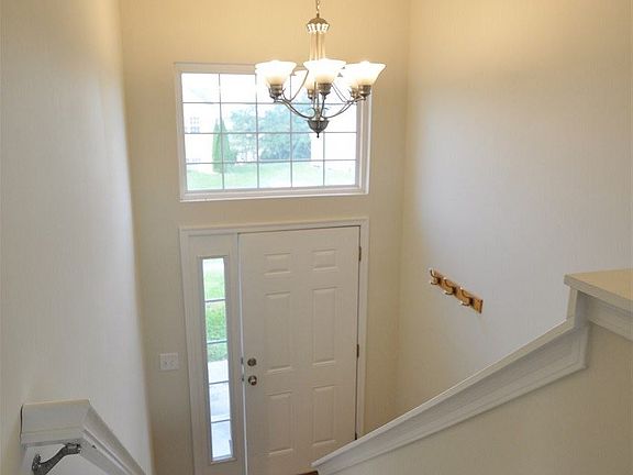 3rd image of 10360 Sharpsburg Dr