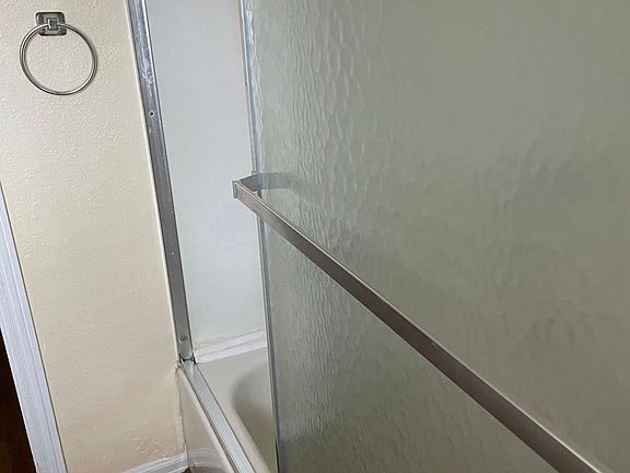 bathroom next to main bedroom