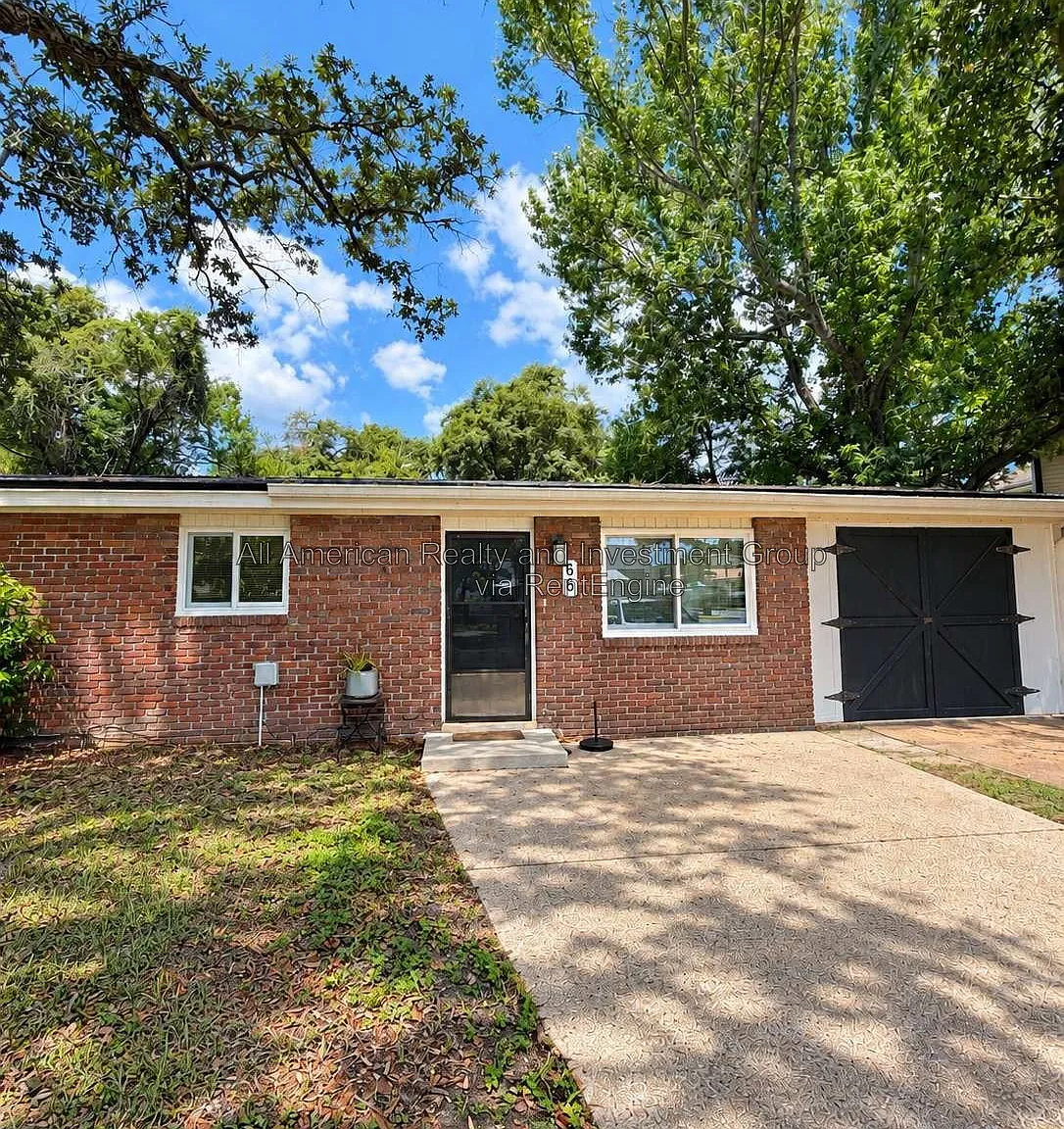 2 bed, 1.0 bath, 925 sqft, $1,950 — Photo 1