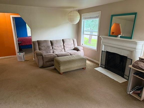 3rd image of 2426 Ione St