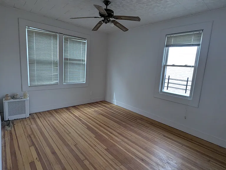 507 W Henry St — Photo 10