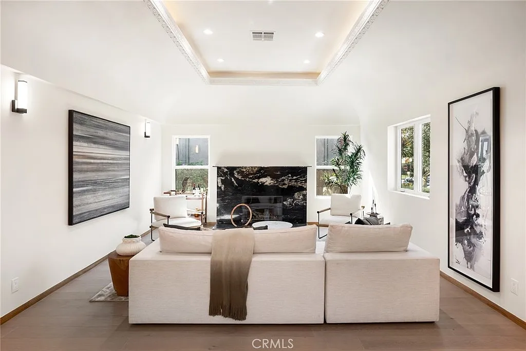 4 bed, 4.5 bath, 2934 sqft, $12,500 — Photo 4