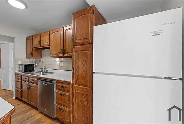 205 Perthshire Rd — Photo 10