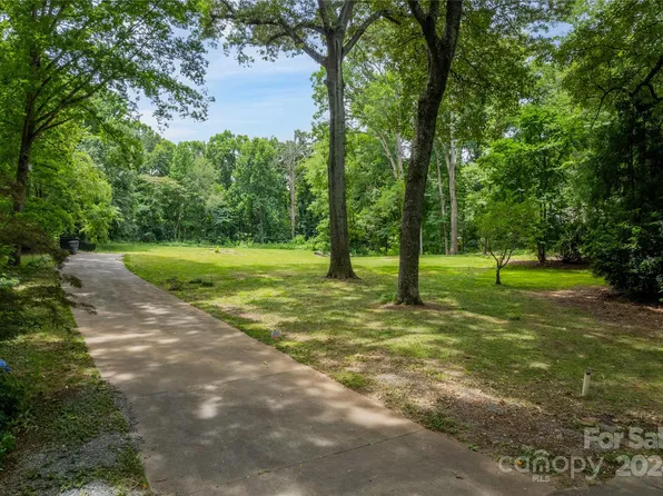 4510 Town And Country Dr, Charlotte, NC 28226