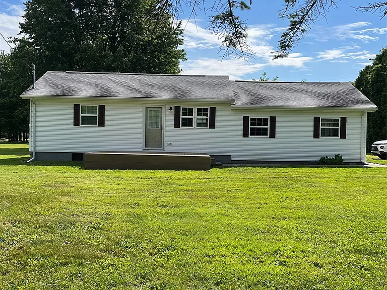 1261 Avonia Rd — Photo 2