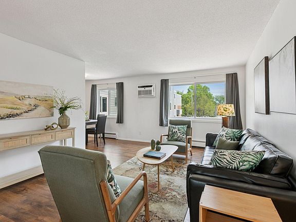 4th image of 333 8th St SE APT 209
