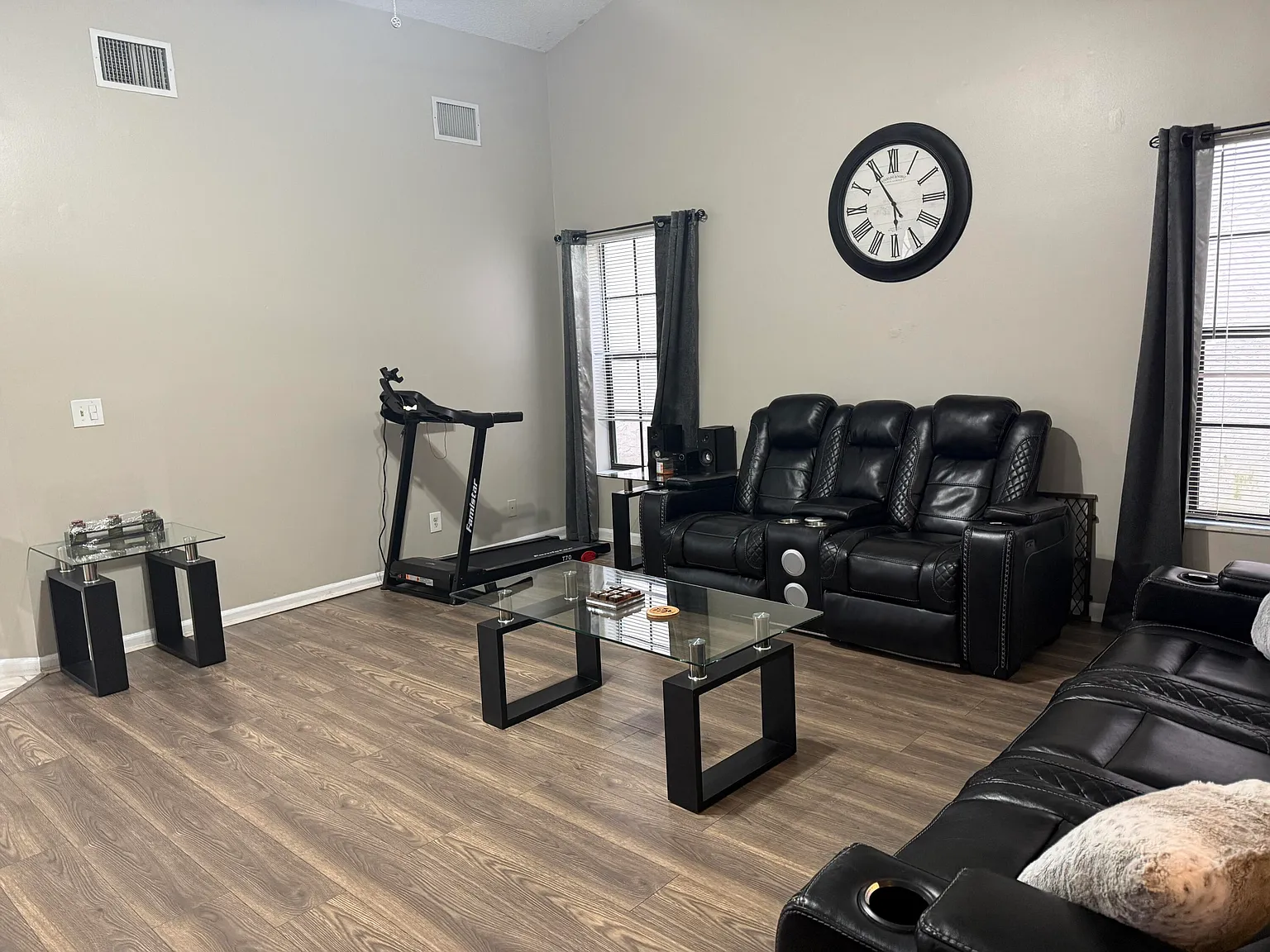 3 bed, 2.0 bath, 1741 sqft, $3,350 — Photo 3