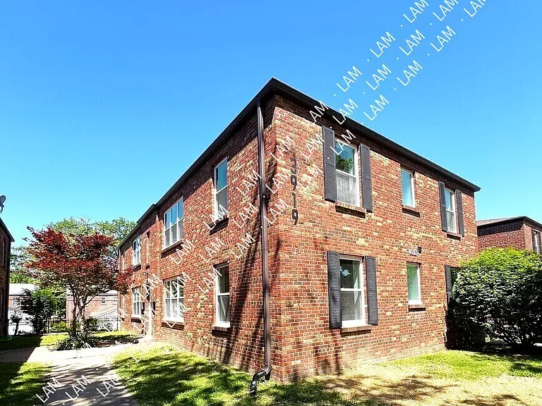3915 Jamieson Avenue 2E #1E-1W-2W — Photo 1