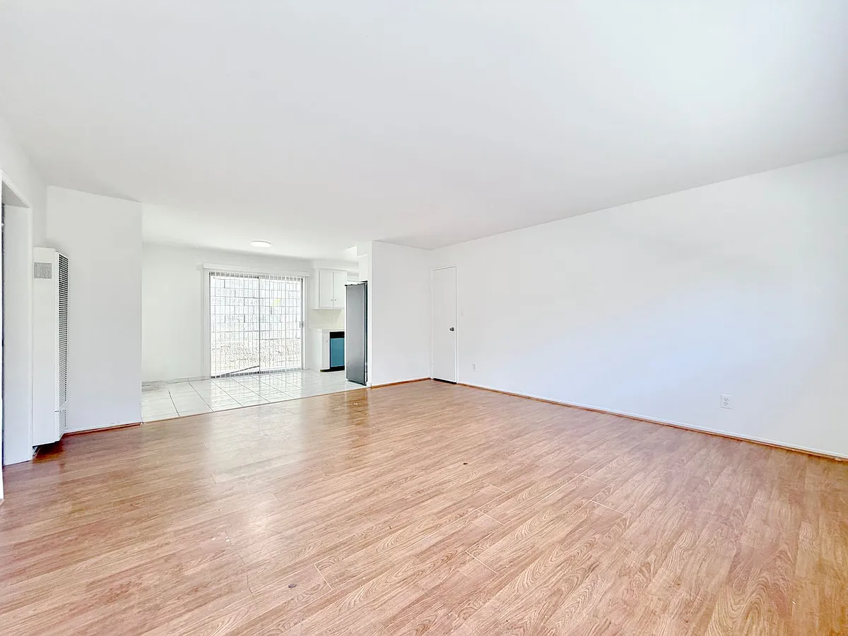 Building Photo - 540 E Hyde Park Pl