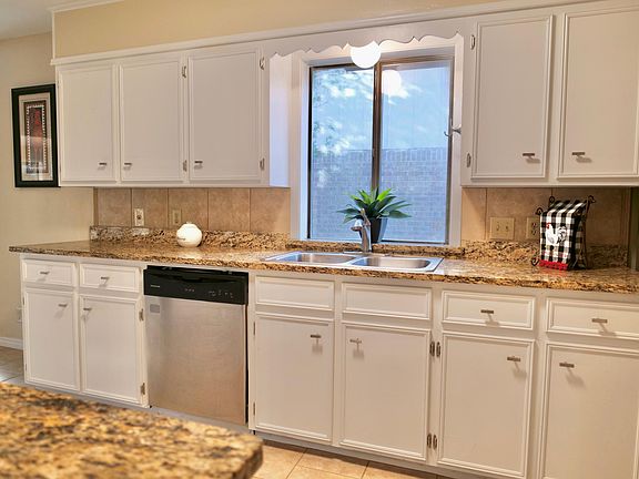 4th image of 403 Magdalena Dr