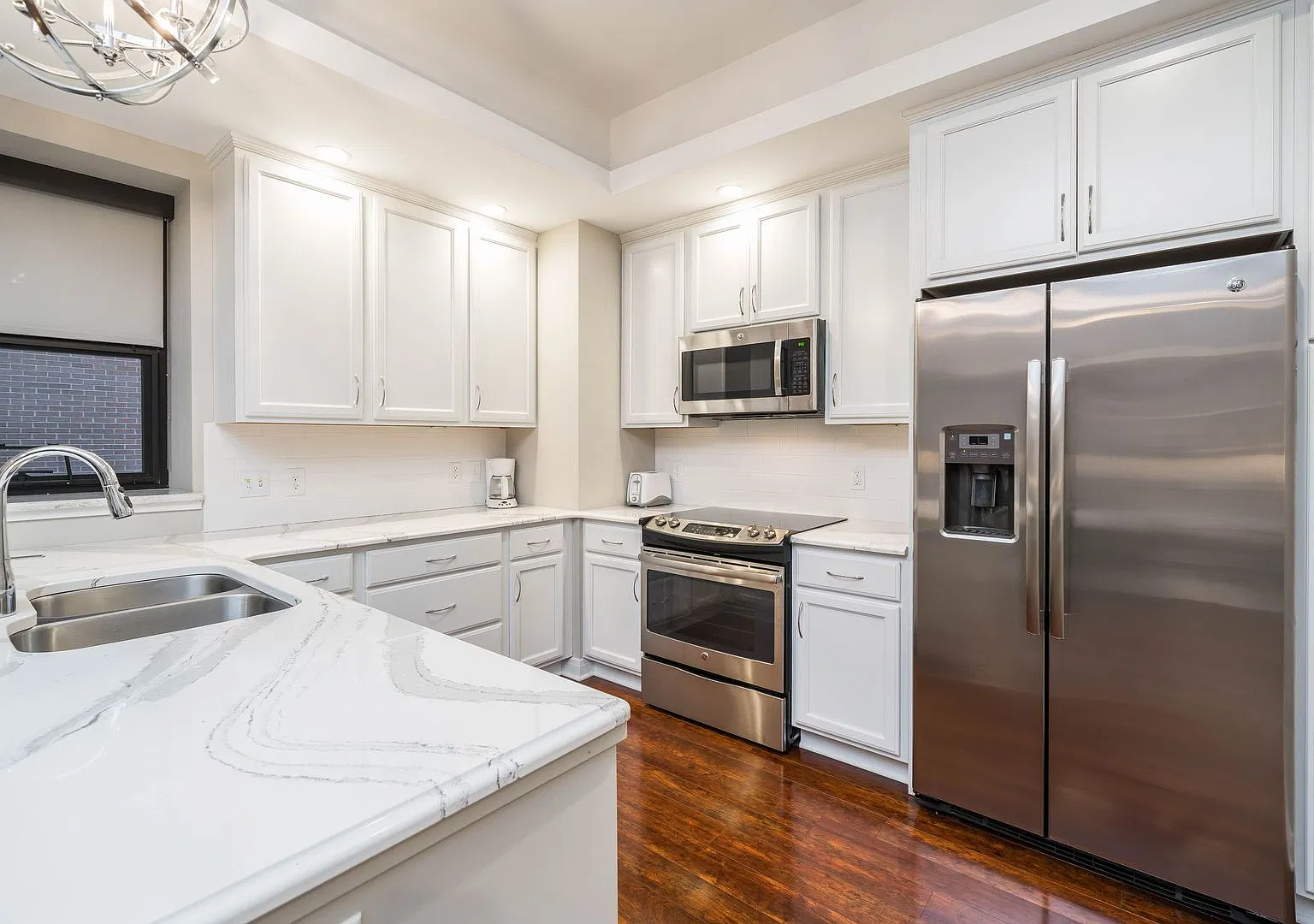 Fully Furnished, Short-Term Option — Photo 2