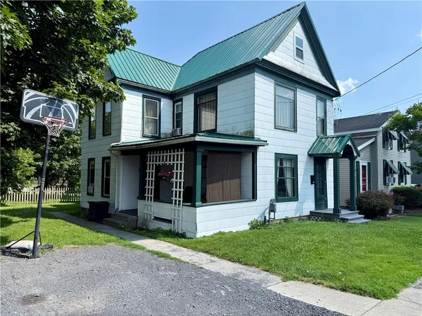 8 Church St, Waterloo, NY 13165