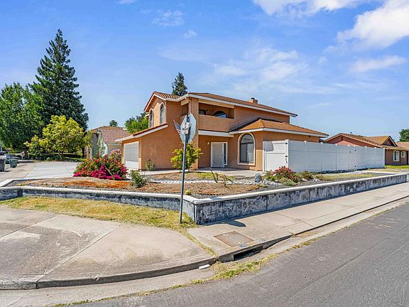 3rd image of 1721 Woodcrest Way