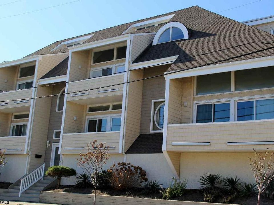 1st image of 834 Moorlyn Ter