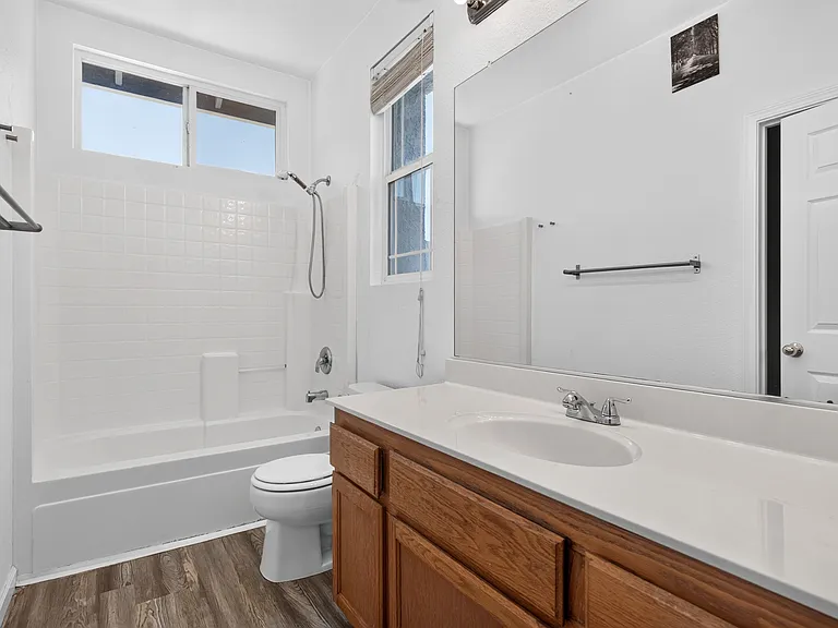 5230 Bay St — Photo 52