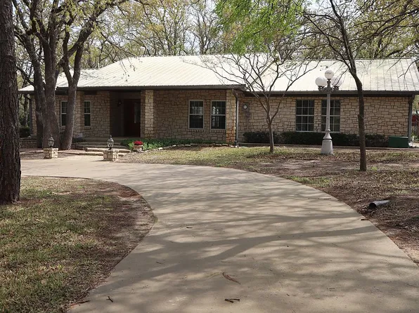 1120 Briarwood St, Weatherford, TX 76087