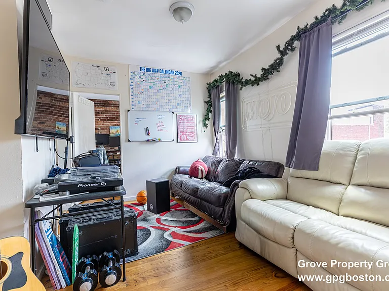 218 W 8th St #3 — Photo 7