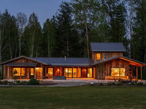 202 Siskin Ln, Sandpoint, ID 83864