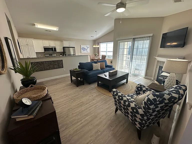 Dockside Village Apartments — Photo 18
