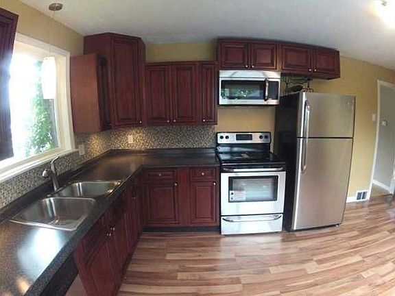 5th image of 944 Cleveland Dr