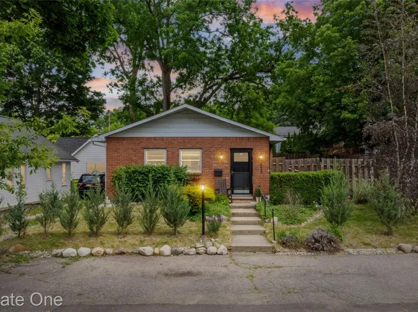 225 1st St, Fenton, MI 48430
